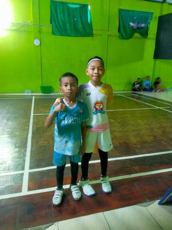 PB Sinar Jaya Tanah Bumbu Sabet Tiga Gelar di Invitasi Gajah Mada Badminton Club se Kalsel 1 IMG 20241020 WA0063 e1729421997802