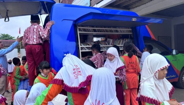 Enam Mobil Pusling Dispersip Kalsel Roadshow ke-21 Sekolah di Tabalong