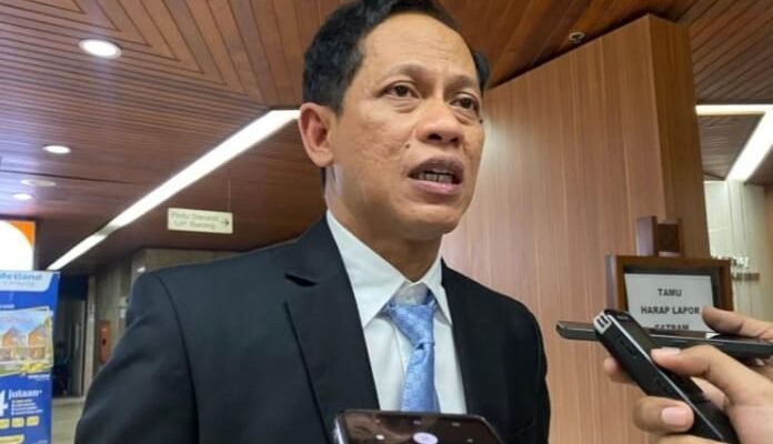 Menteri LH Hanif Faisol akan Evaluasi Wacana Penghentian Impor Sampah