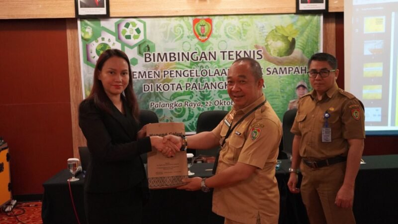 DLH Kalteng Bimtek Manajemen Pengelolaan Bank Sampah 1 IMG 20241022 WA0053 e1729605732950