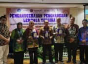 54 Lembaga Kalsel Terima Penganugerahan Penerapan Bahasa Negara Dalam Dokumen dan Ruang Publik 34 54 Lembaga Kalsel Terima Penganugerahan Penerapan Bahasa Negara Dalam Dokumen dan Ruang Publik