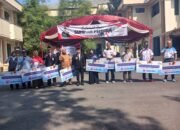 Pemkab HST Serahkan Alat dan Insentif Pelatih 9 Pemkab HST Serahkan Alat dan Insentif Pelatih