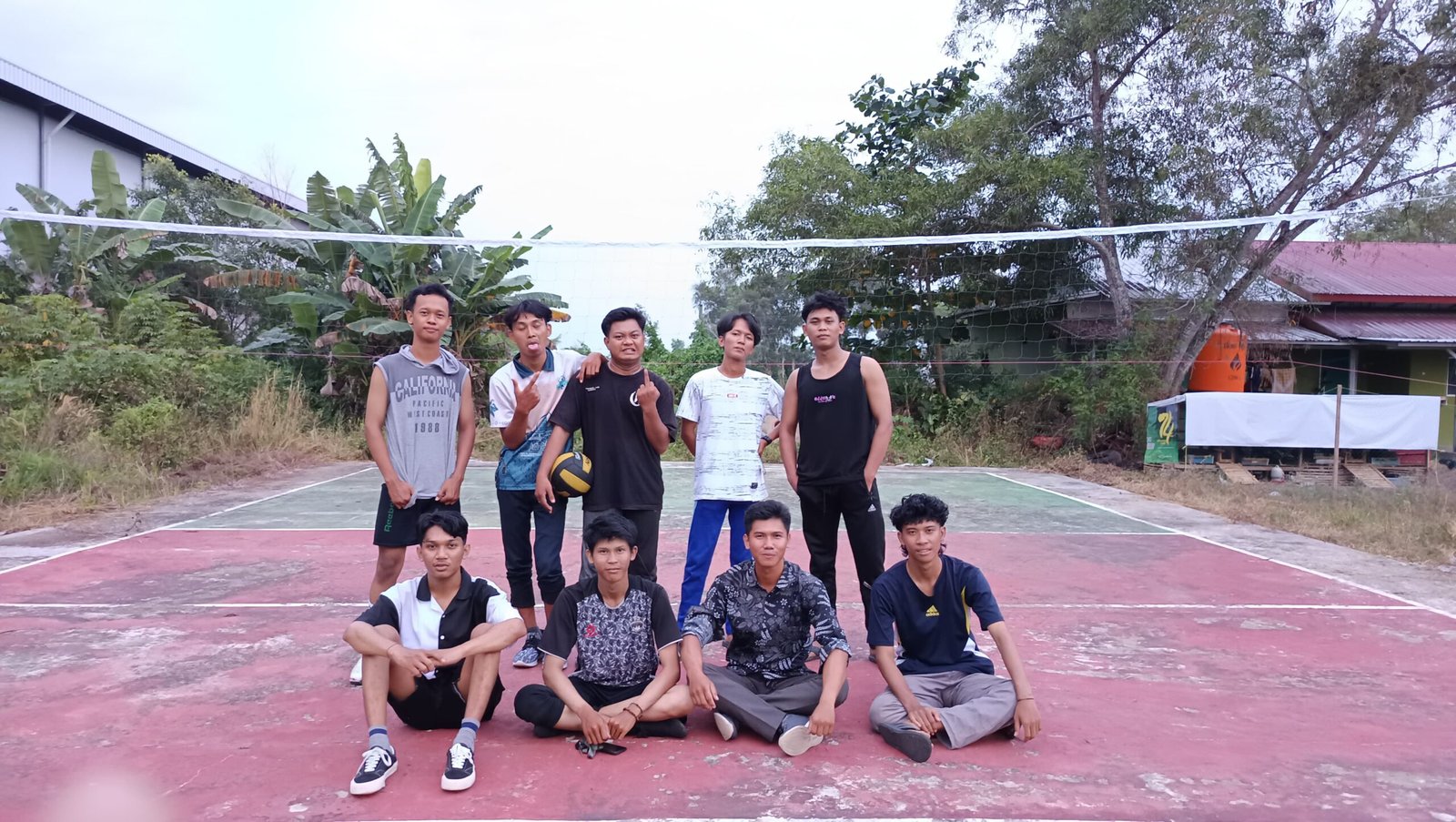 Jalin Keakraban dan Silaturahmi, UNUKASE Gelar Kegiatan Fun Match Volleyball 1 IMG 20241029 WA0034 scaled