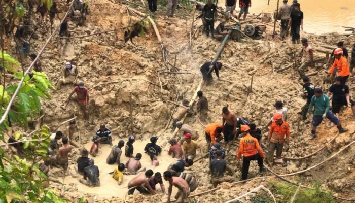 Pendulangan Intan Pumpung Cempaka Longsor, Satu Pekerja Tertimbun dan Tiga Selamat 2 IMG 20241030 WA0050 1