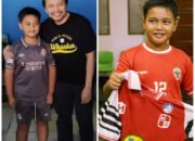 Rassya Gembira Dapat Jersey Original Barito Putera dari Hasnuryadi 33 Rassya Gembira Dapat Jersey Original Barito Putera dari Hasnuryadi