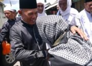 Salat Jumat di Pesisir Pulau Laut, H Rusli Ramai Disapa dan Didoakan Warga 16 Salat Jumat di Pesisir Pulau Laut, H Rusli Ramai Disapa dan Didoakan Warga