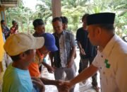 H Rusli dan Syairi Prihatin, Selama 40 Tahun Jalan Desa Pantai Baru tak Pernah Diaspal 22 H Rusli dan Syairi Prihatin, Selama 40 Tahun Jalan Desa Pantai Baru tak Pernah Diaspal