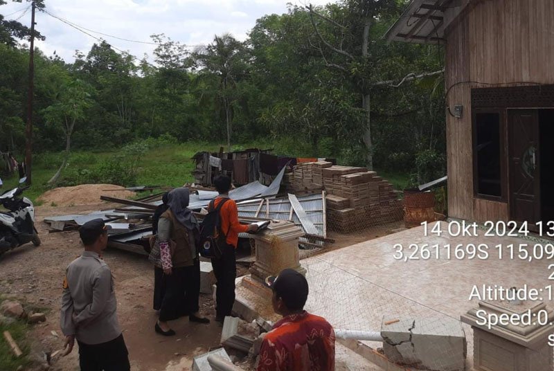 BPBD Verifikasi Kerusakan Akibat Angin Kencang 1 hAL 10 3 kLM Verivikasi Korban