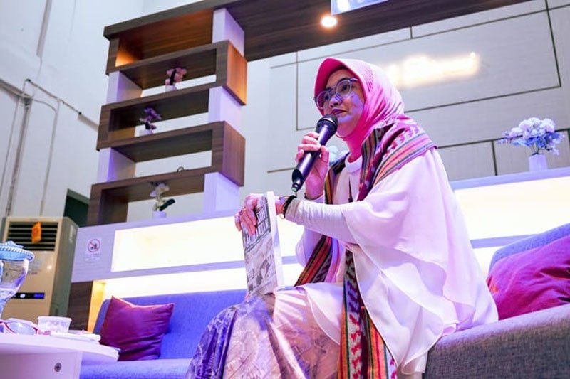 Hal 10 2 Klm Bedah Buku