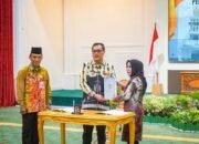 Pjs Wali Kota Banjarbaru Resmi Serahkan Nota Pelaksanaan Tugas 7 Pjs Wali Kota Banjarbaru Resmi Serahkan Nota Pelaksanaan Tugas