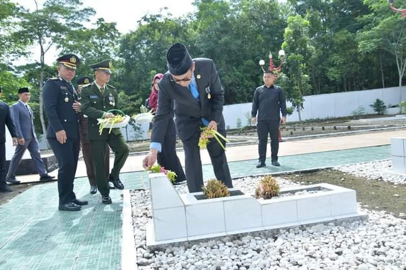 Hal 12 HSS 1 3 klm 8