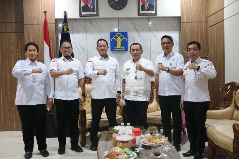 Hal 16 3 Klm Martapura Audiensi