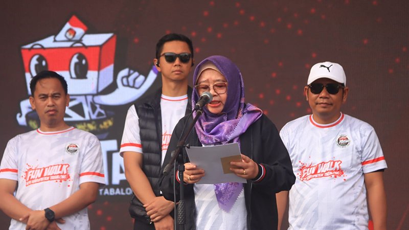 Pj Bupati Hadiri Fun Walk Bajalan Baimbai Manuju TPS 1 Hal 4 Tabalong Adv 3 klm 1