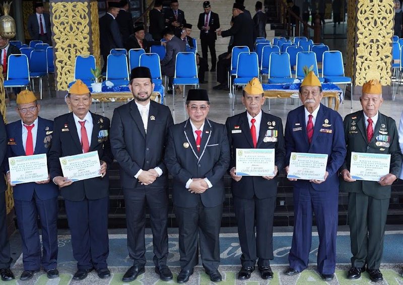 Peringatan Hari Pahlawan di Banjarmasin, Wali Kota Ajak Warga Teladani Spirit Para Pejuang 1 Hal 9 3 Klm Kontrak 1 6