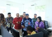 Kepala Bapperida dan BPKAD Kota Banjarbaru Puji Perpustakaan Palnam Sangat Megah dan Lengkap Bukunya 8 Kepala Bapperida dan BPKAD Kota Banjarbaru Puji Perpustakaan Palnam Sangat Megah dan Lengkap Bukunya