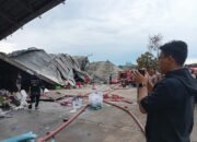 Memantau Kebakaran Besar di Belitung, Arifin – Akbari Berkomitmen Tingkatkan Kesejahteraan Damkar