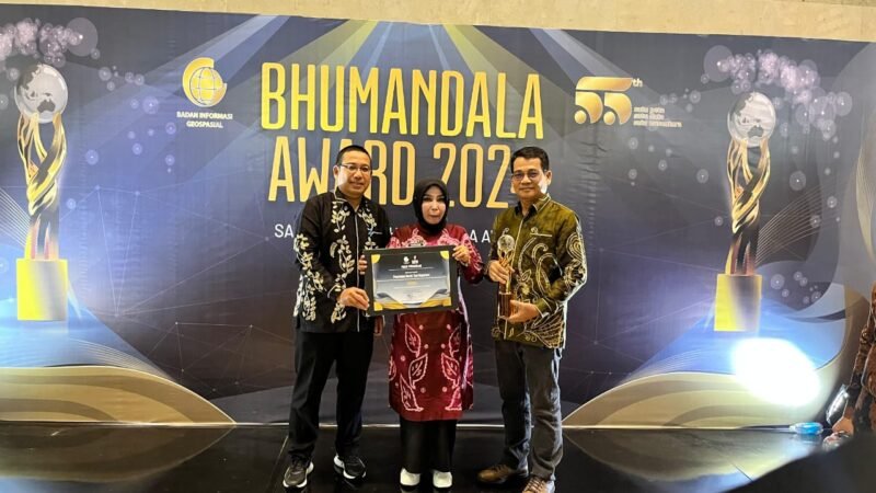 Bunda Nunung Jemput Penghargaan Bhumandala Award 2024 1 IMG 20241105 WA0010 e1730767300299