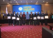 301 Lulusan Fakultas Sosial dan Humaniora & Fakultas Sains dan TeknologiUniversitas PGRI Kalimantan di Yudisium