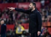 Ruud van Nistelrooy Tinggalkan MU Usai tak Terkalahkan di Empat Laga 17 Ruud van Nistelrooy Tinggalkan MU Usai tak Terkalahkan di Empat Laga