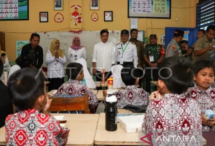 Wapres Gibran Kunjungi Pasar Tradisional Buttta Salewangang Maros 1 IMG 20241114 WA0044