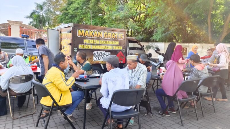 Polsek Banjarmasin Tengah Bagikan Makanan Sehat Kepada Masyarakat 1 IMG 20241115 WA0018 e1731642743293