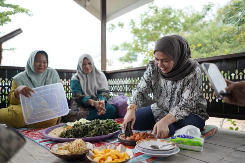 Hj Lisa Halaby 'Ngeliwet' Bareng Warga di Jalan Pondok Jeruk, Bahas Visi, Misi, dan Aspirasi 1 IMG 20241117 WA0003 e1731809244859