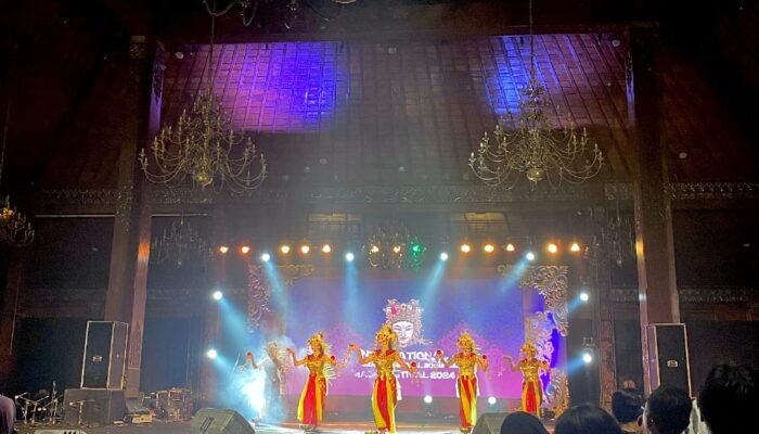Sanggar Ayu Putri Banjarmasin Pukau Penonton Saat Bawakan Tarian Baksa Kembang di Solo 5 IMG 20241117 WA0029