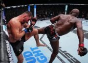 Jon Jones Pertahankan Gelar Kelas Berat UFC Usai Tumbangkan Miocic di Ronde Ketiga 34 Jon Jones Pertahankan Gelar Kelas Berat UFC Usai Tumbangkan Miocic di Ronde Ketiga