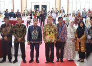 Gubernur Kalteng Terima Penghargaan Pemerintah Daerah Peduli Penyiaran. 23 Gubernur Kalteng Terima Penghargaan Pemerintah Daerah Peduli Penyiaran.