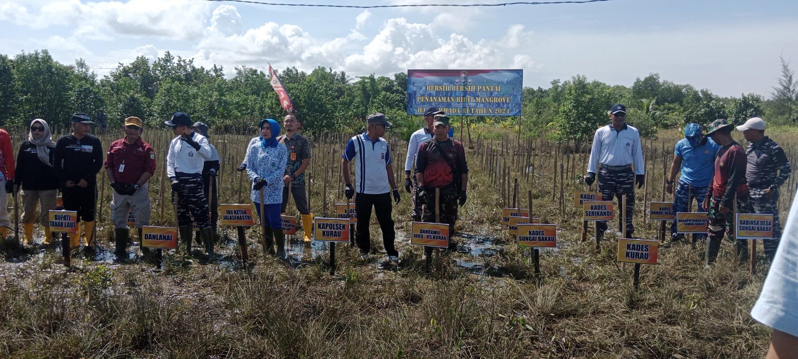 Sambut Hari Armada, Lanal Banjarmasin Tanam Ribuan Mangrove dan Bersih Pantai 1 IMG 20241121 WA0032 scaled