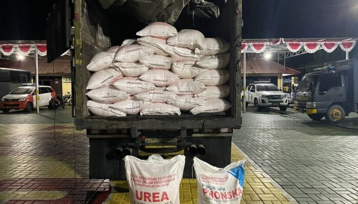 Ibu RT Diamankan Bersama Puluhan Karung Pupuk Subsidi