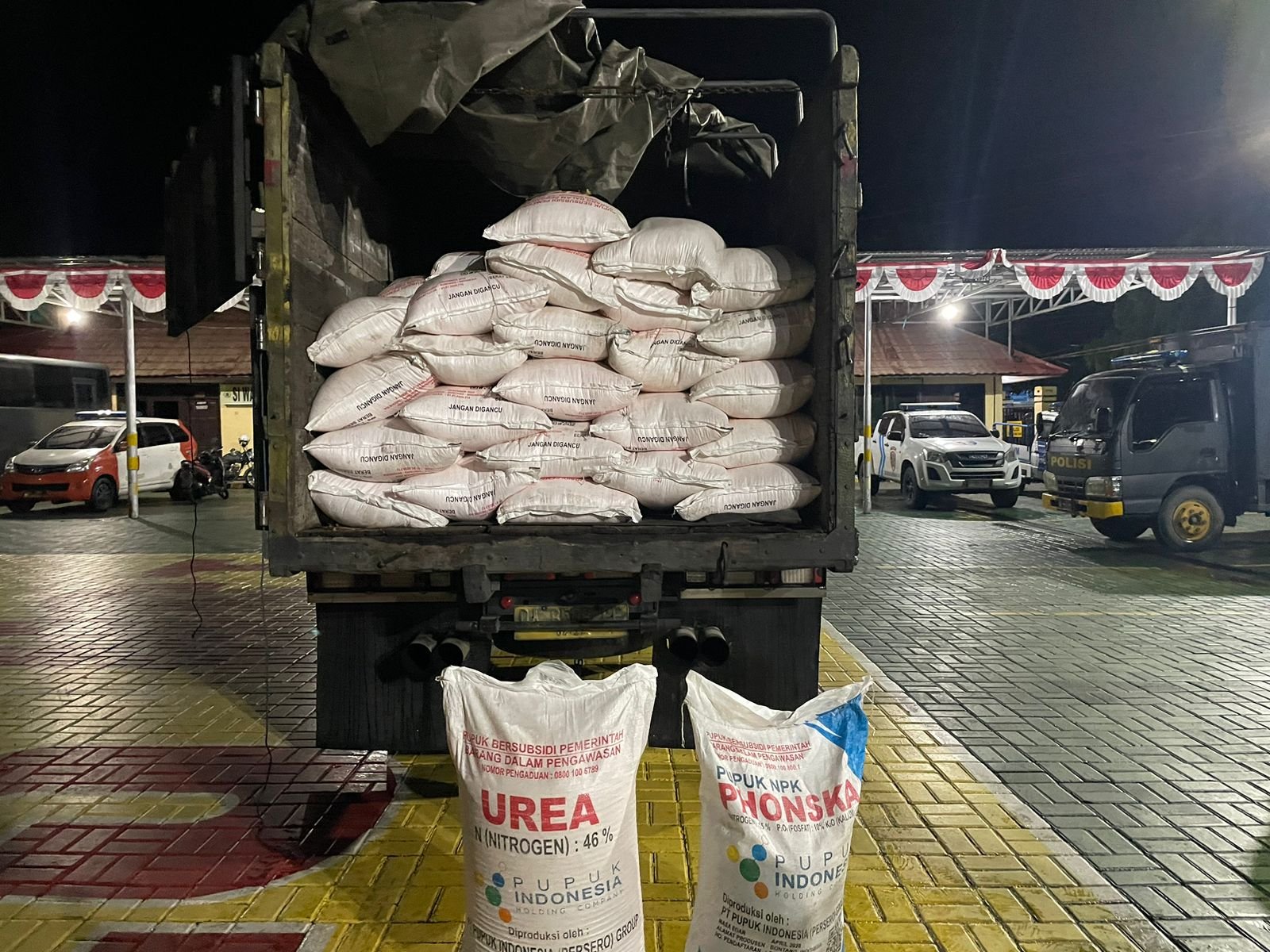 Ibu RT Diamankan Bersama Puluhan Karung Pupuk Subsidi 1 IMG 20241122 WA0071