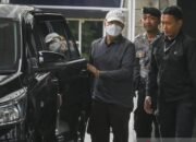 Gubernur Bengkulu Rohidin Mersyah Dibawa KPK ke Jakarta 34 Gubernur Bengkulu Rohidin Mersyah Dibawa KPK ke Jakarta