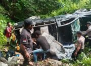 Empat Polisi Luka-luka Akibat Mobil Angkut Logistik Pilkada Terbalik 31 Empat Polisi Luka-luka Akibat Mobil Angkut Logistik Pilkada Terbalik