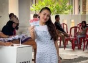 Ayu Ting Ting Usai Nyoblos Manfaatkan Bercengkrama Sama Teman Lama 35 Ayu Ting Ting Usai Nyoblos Manfaatkan Bercengkrama Sama Teman Lama