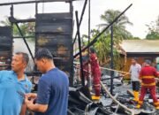 Dua Rumah Dilalap Si Jago Merah di Kompleks A Yani II 25 Dua Rumah Dilalap Si Jago Merah di Kompleks A Yani II