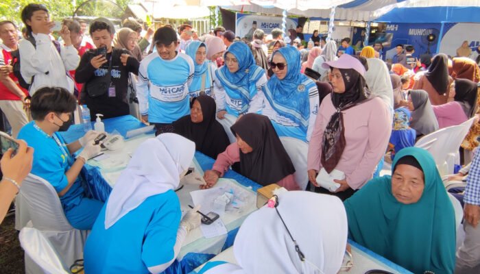 Menuju Hidup Sehat, MH Care Bersama Gerakan Perempuan Sahabat Muhidin Hasnur Gelar Aksi Sosial di Desa Sungai Pitung