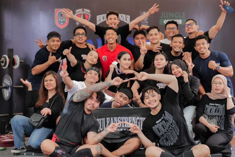 08 25klm Angkat berat jpg