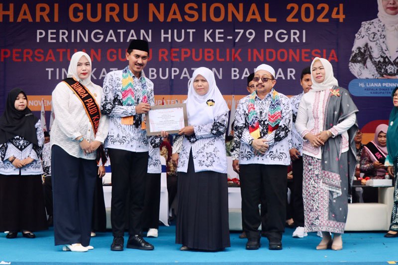 Hal 04 3 Klm Martapura HUT PGRI Bupati