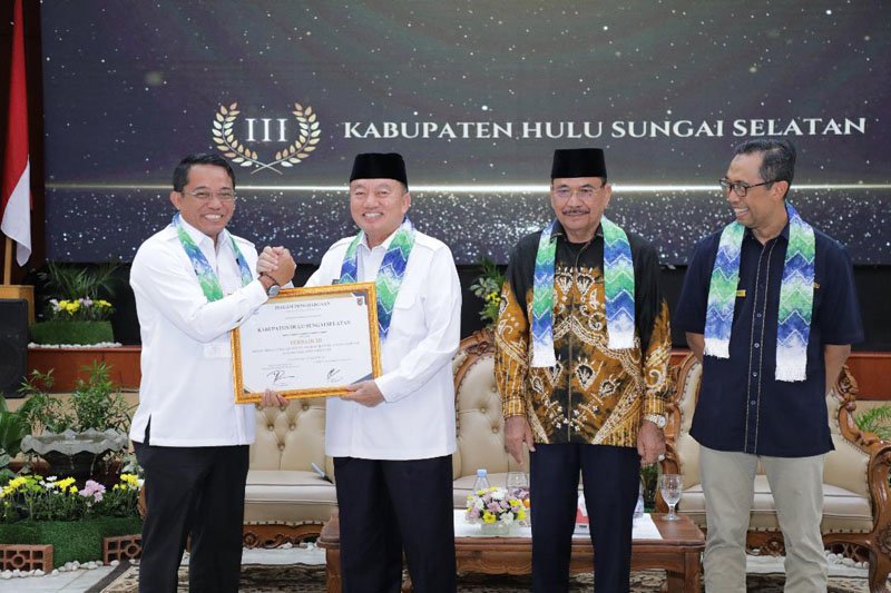 Pemkab HSS Raih 3 Penghargaan 1 Hal 12 HSS 1 3 klm 10