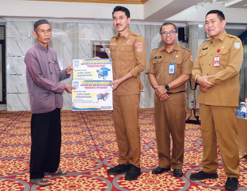 Hal 4 3 Klm Bupati MTP Bantuan alsintan