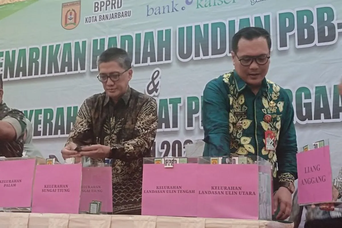 Wali Kota Banjarbaru Dorong Masyarakat Aktif Bayar Pajak 1 Hal 6 3 KLM BJB 2