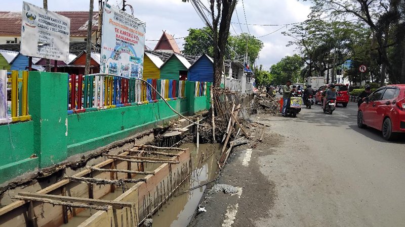 Hal 6 4 KLm Normalisasi sungai