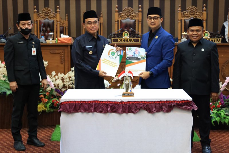 DPRD Tanah Bumbu Sahkan RAPBD 2025 1 Hal 7 Tanbu Adv 4 klm