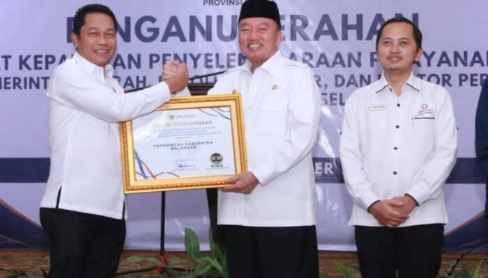 Capai Zona Hijau, Bupati Balangan Terima Penghargaan Pelayanan Publik dari Ombudsman RI