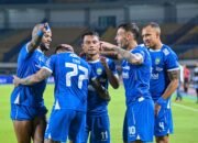 Taklukkan Malut United 2-0 Persib Perpanjang Rekor Tak Terkalahkan 13 Laga 15 Taklukkan Malut United 2-0 Persib Perpanjang Rekor Tak Terkalahkan 13 Laga