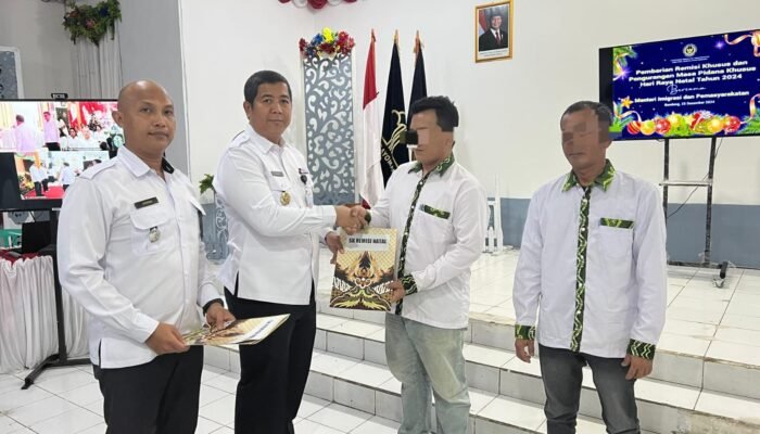 Lapas dan Rutan Kalsel Serahkan Remisi Khusus bagi WBP Kristiani dalam Sukacita Perayaan Natal