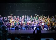 Sanggar Ayuputri Sukses Adakan Pagelaran Bertajuk Banua Heritage Harmoni. 9 Sanggar Ayuputri Sukses Adakan Pagelaran Bertajuk Banua Heritage Harmoni.