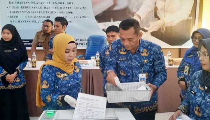 Dispersip Kalsel Musnahkan 2.077 Berkas Arsip Waktu Masa Simpannya