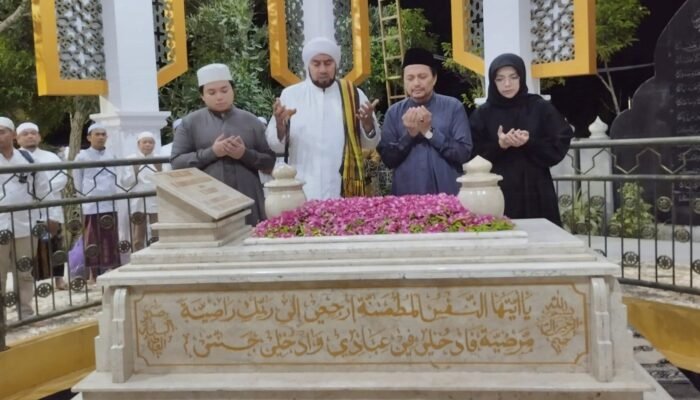 Ziarah dan Doa, Habib Syech Kenang Persahabatan dengan Mendiang Haji Leman